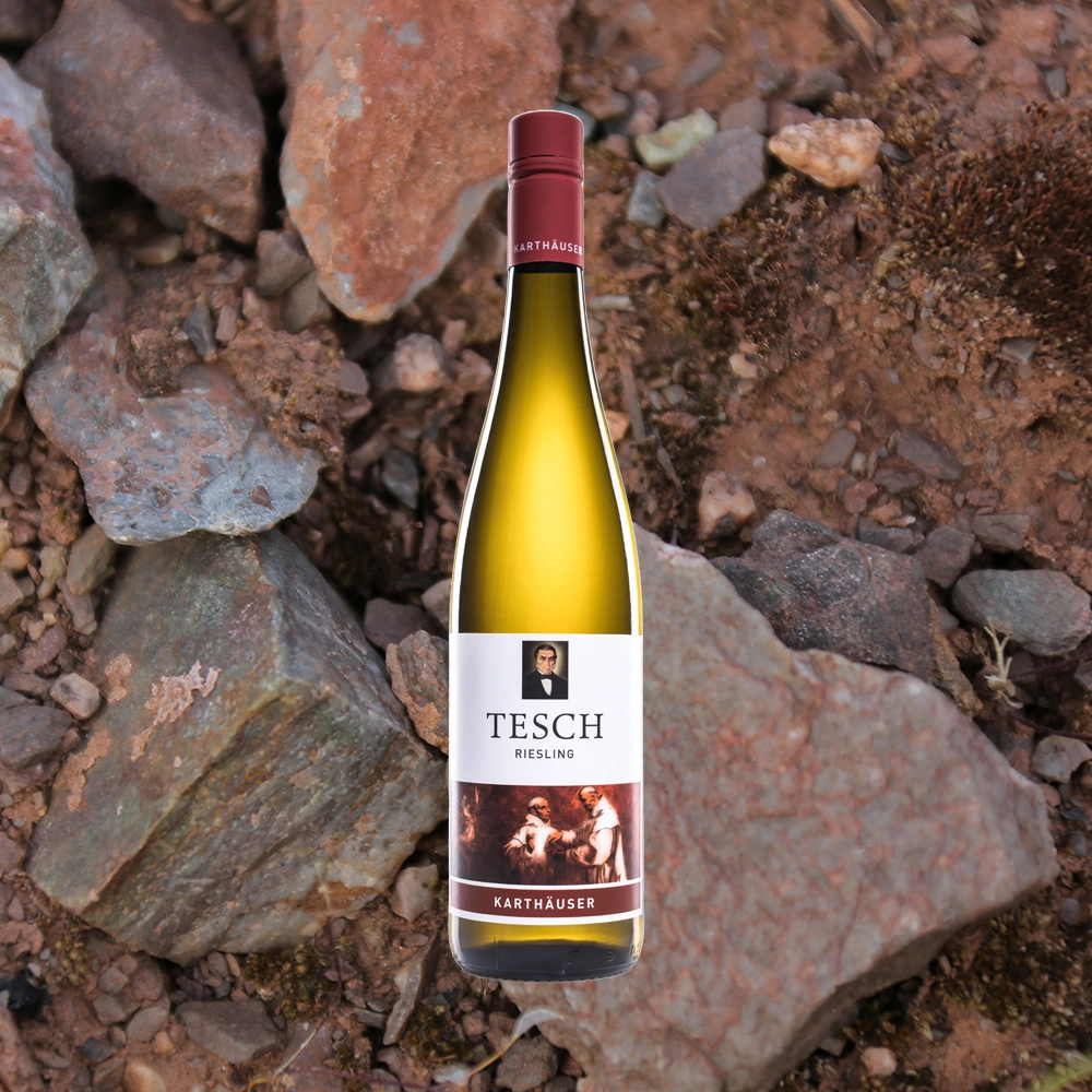 TESCH Karthäuser Flasche auf Boden