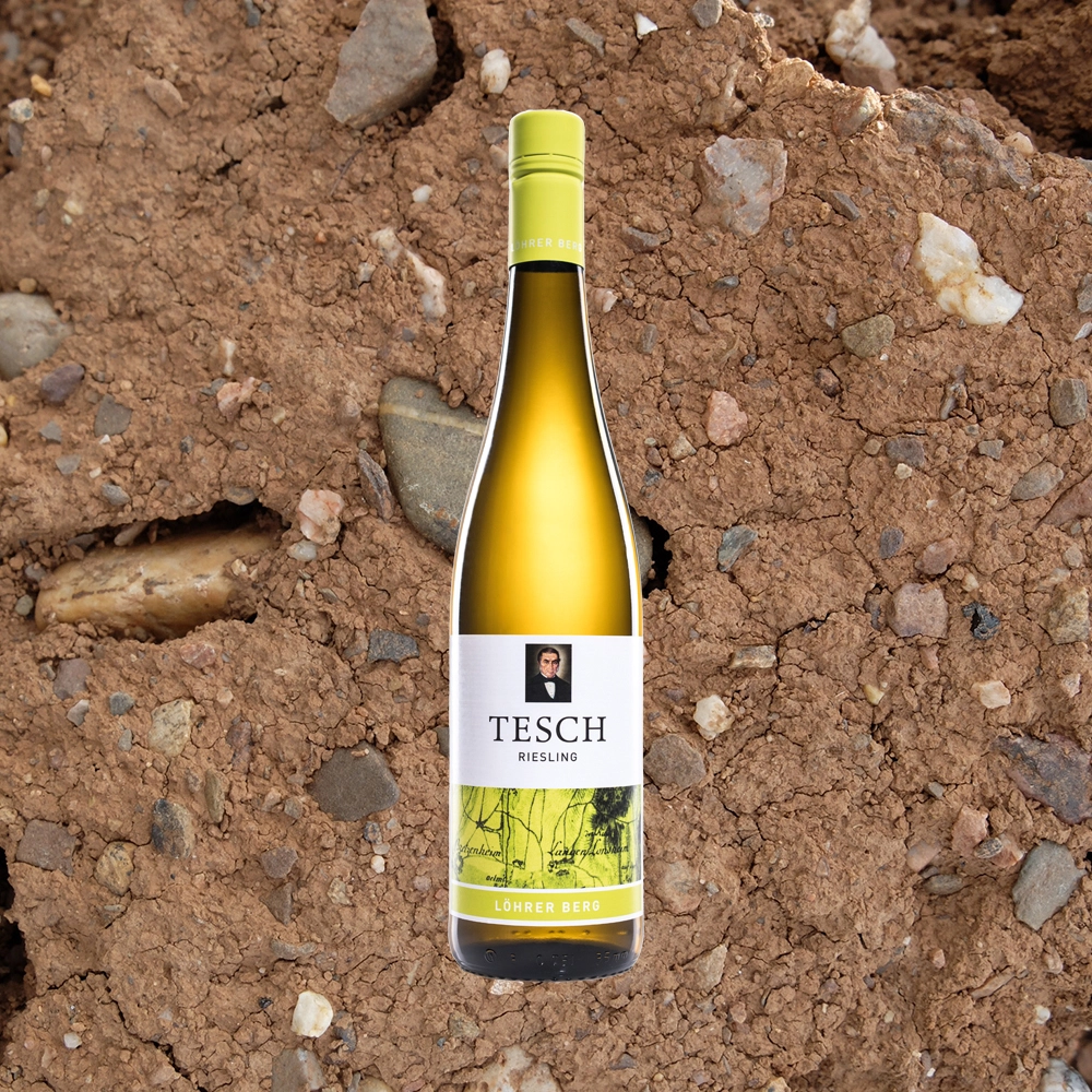 TESCH Löhrer Berg Flasche auf Boden